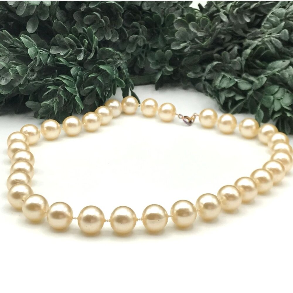 Vintage style Elegant Faux Pearl Necklace With Gold-Tone Clasp